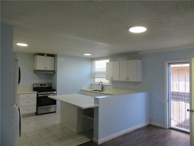 Building Photo - 3923 Normandie Ave
