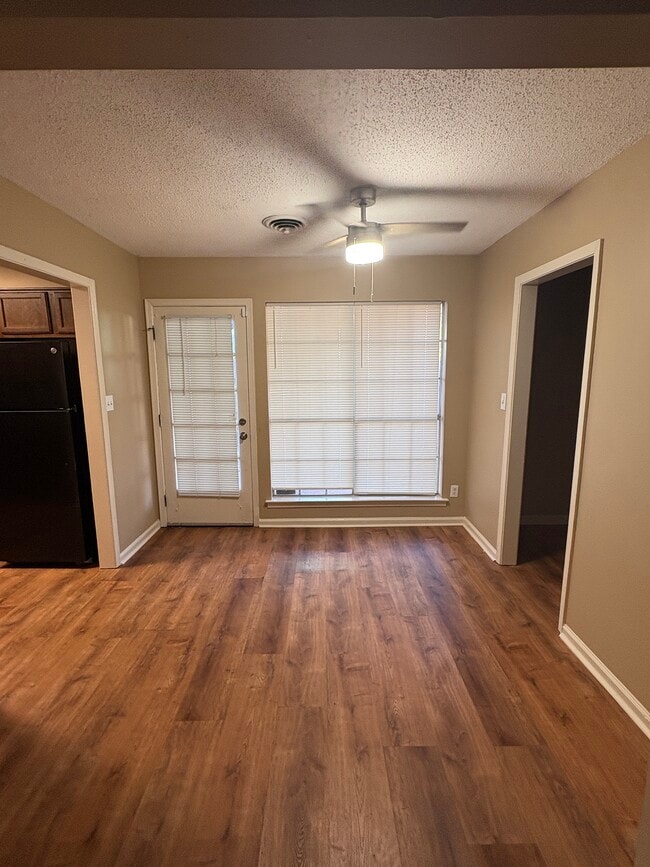 Foto del edificio - 5852 Roxboro Dr