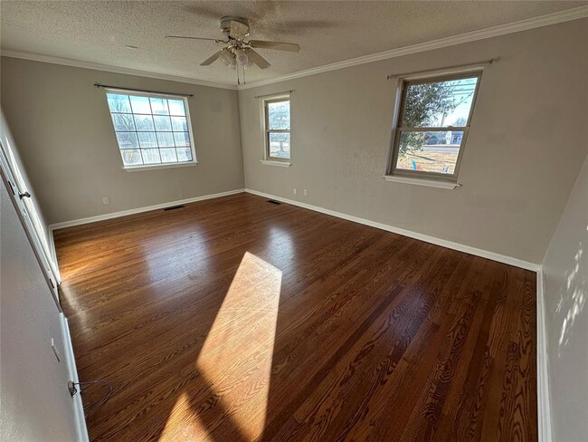 Building Photo - 4700 N Mayfair Dr