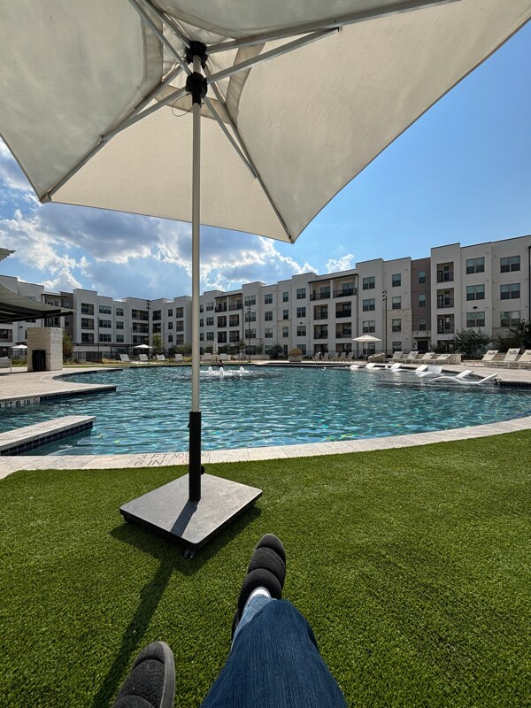 Foto del edificio - 19500 I-35