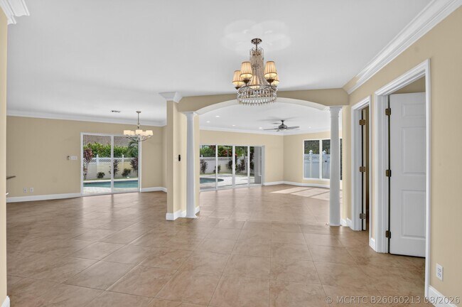 Building Photo - 899 Granada Dr