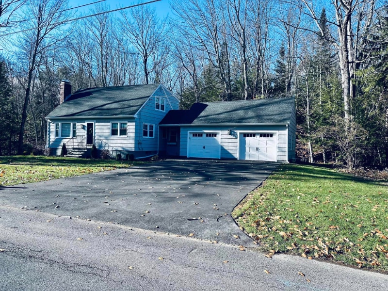 Primary Photo - 3 Crystal Ln