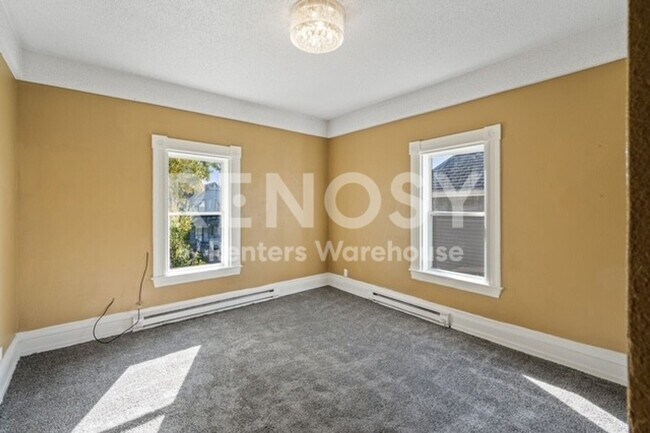 Foto del edificio - 715 Sims Ave
