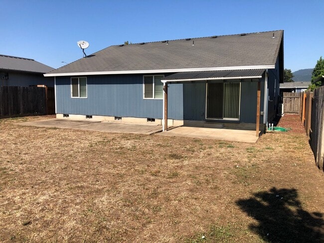Building Photo - Beautiful 3 bedroom 2 bathroom house in a ...