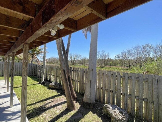 Foto del edificio - 9810 SW 222nd Terrace