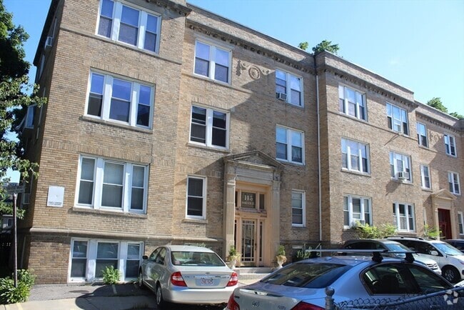 Building Photo - 151 Babcock St