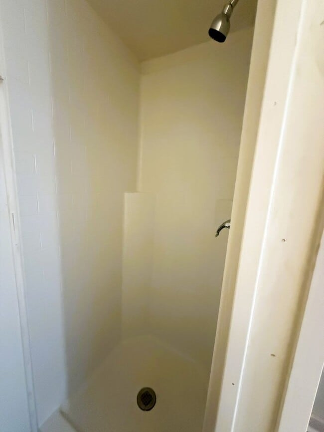 Building Photo - Remodeled Private Studio