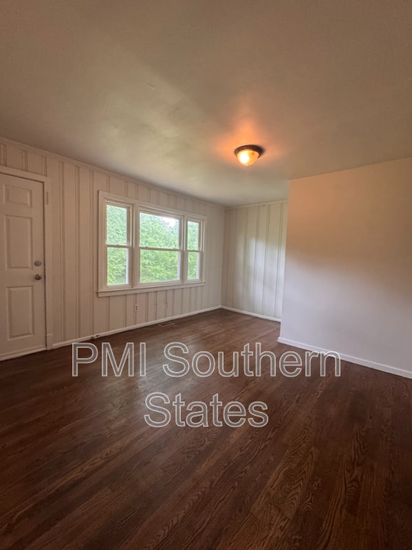 Building Photo - 110 Stone Creek Dr