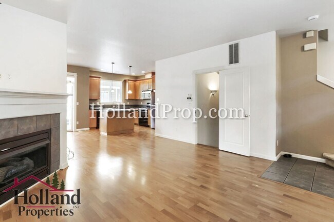 Foto del edificio - Charming 2-Bedroom Beaverton Townhome with Attached Garage!