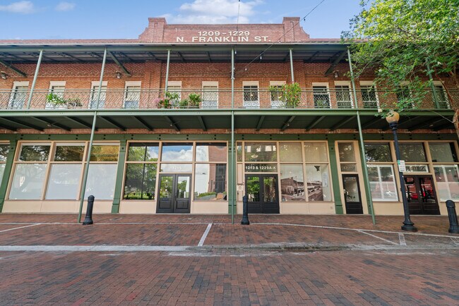 Building Photo - 1209 N Franklin St