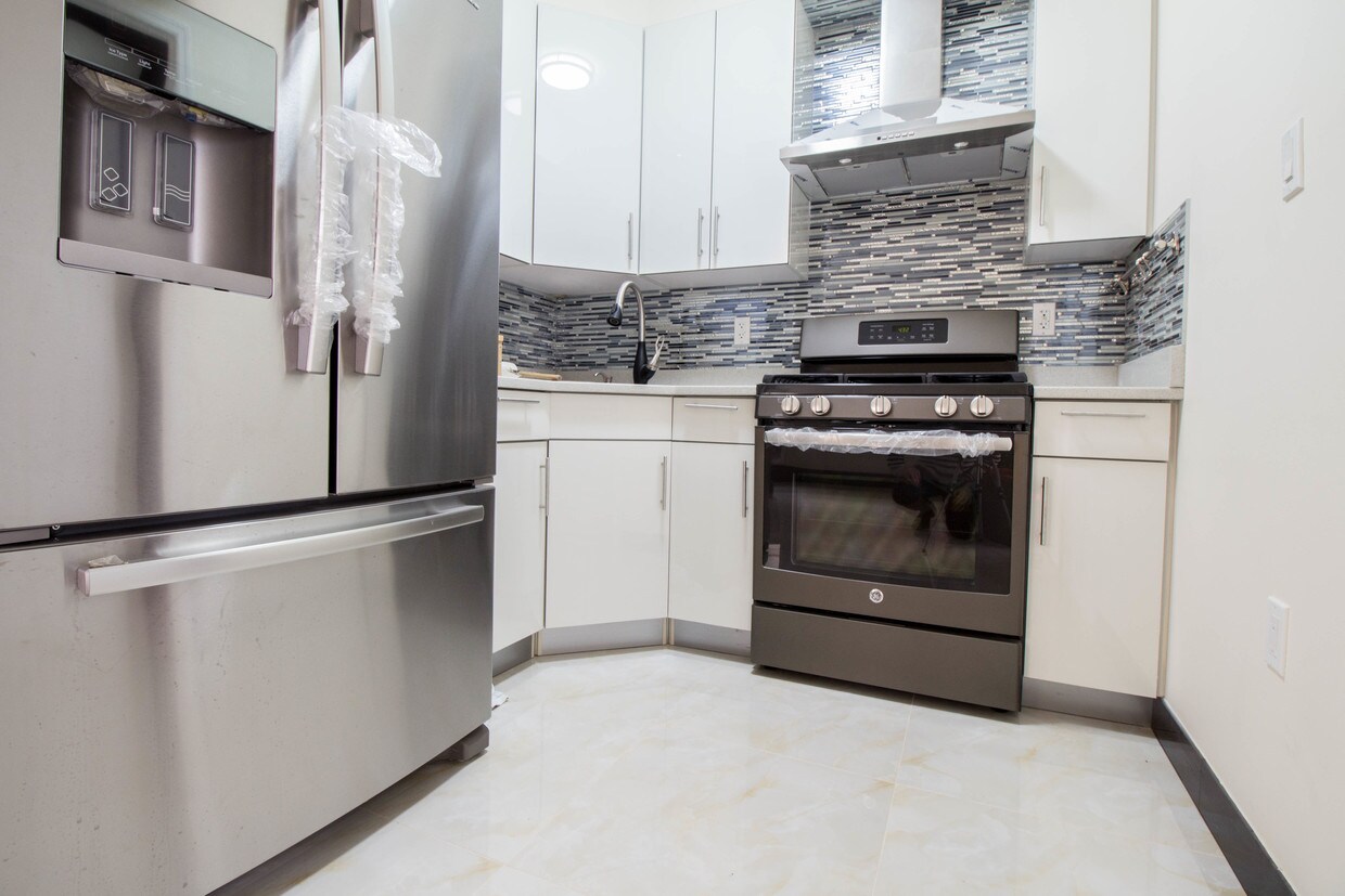 Foto del edificio - 7131 67th St