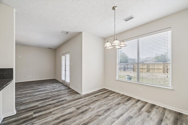 Building Photo - So convenient and so much space!