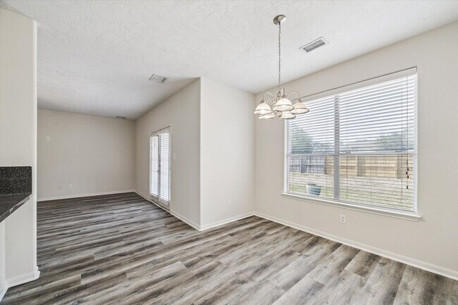 Foto del edificio - So convenient and so much space!