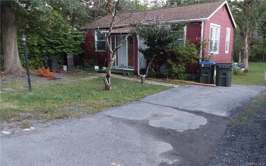 Primary Photo - 141 Quaker Hill Rd