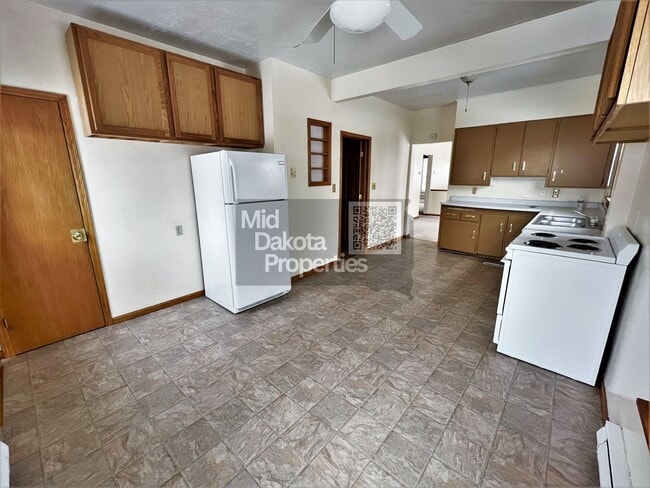 Building Photo - 401 S Minnesota- 3 bedroom house