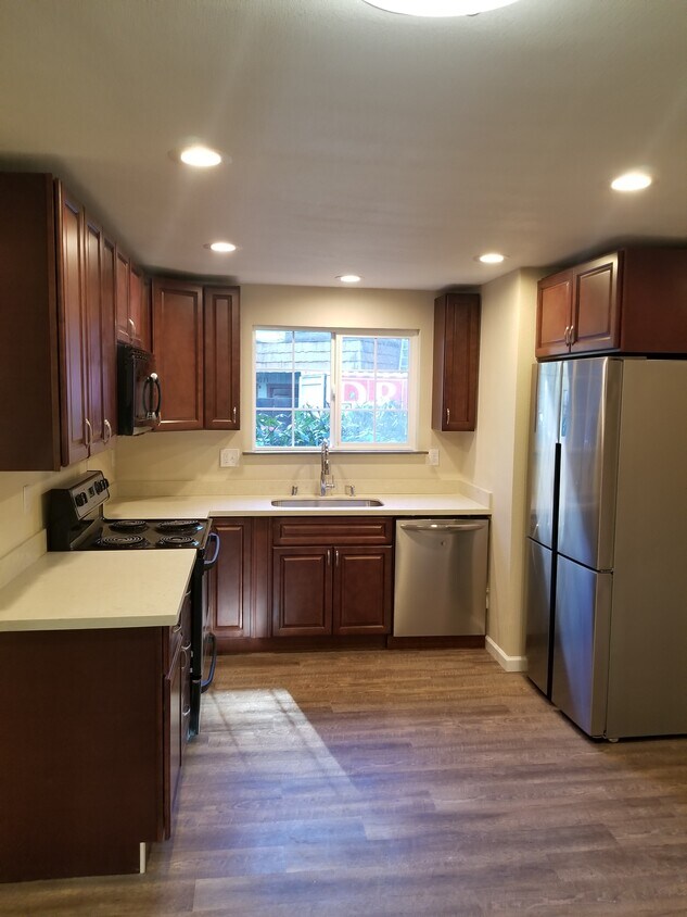 Primary Photo - 4722 69th St Ct NW
