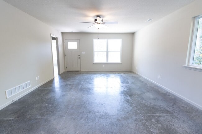 Building Photo - 3 Bed, 2 Bath New Build Home