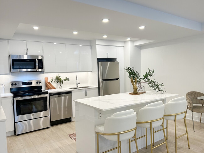 Building Photo - 5220 Lakeshore