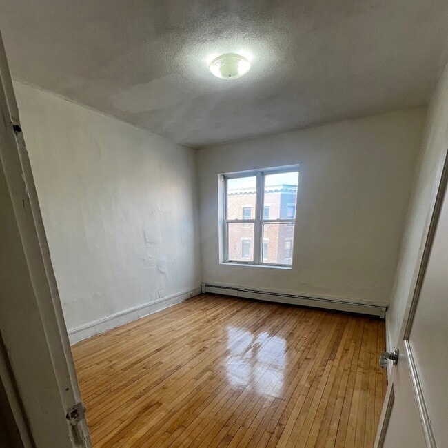 Building Photo - 366 Centre St