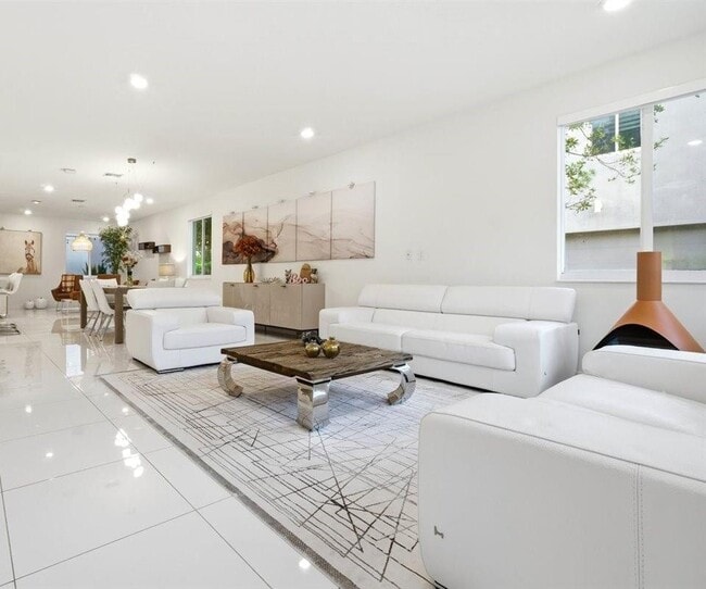 Foto del edificio - 6611 NW 102nd Path