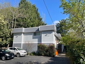 Building Photo - 4049 SE Gladstone St