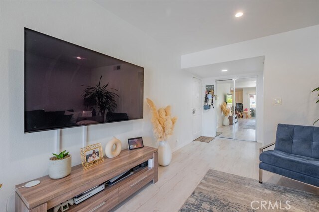 Foto del edificio - 4487 Colbath Ave