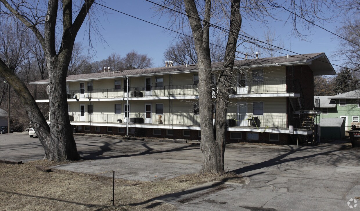 Foto del edificio - 5240 Ames Ave