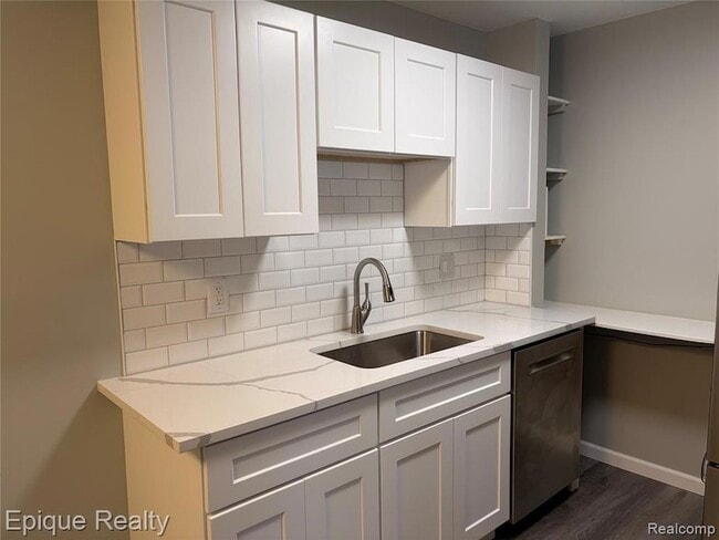 Building Photo - 6946 Foxthorn Dr