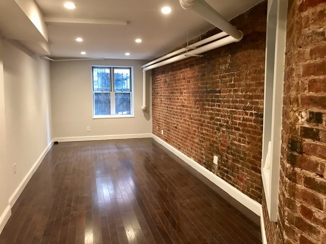 Building Photo - 220 E 27th St