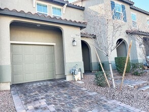 Building Photo - 5363 Lazy Breeze Ave