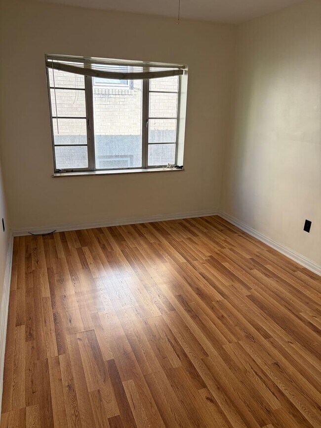 Foto del edificio - 660 Beech Ave