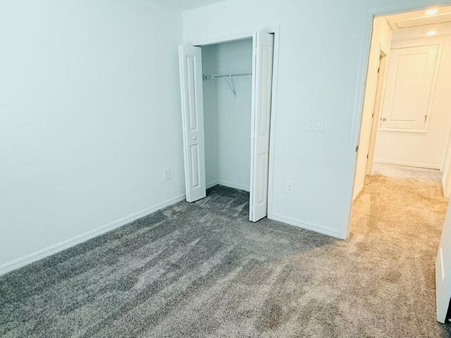 Foto del edificio - 644 Reggie Rd