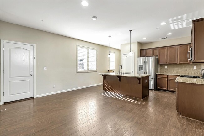 Building Photo - 165 W Questa Trl