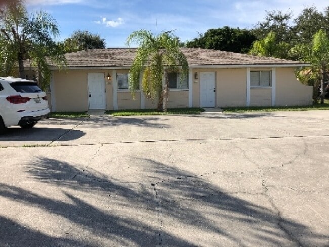 Building Photo - 212 SE 16th Pl
