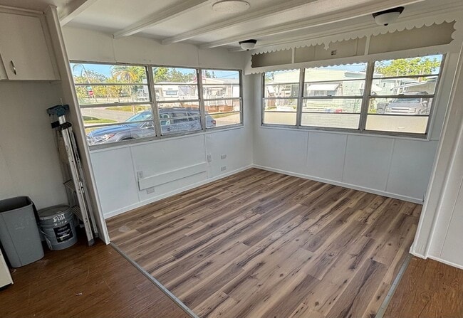 Building Photo - 2 bedroom 2 bath