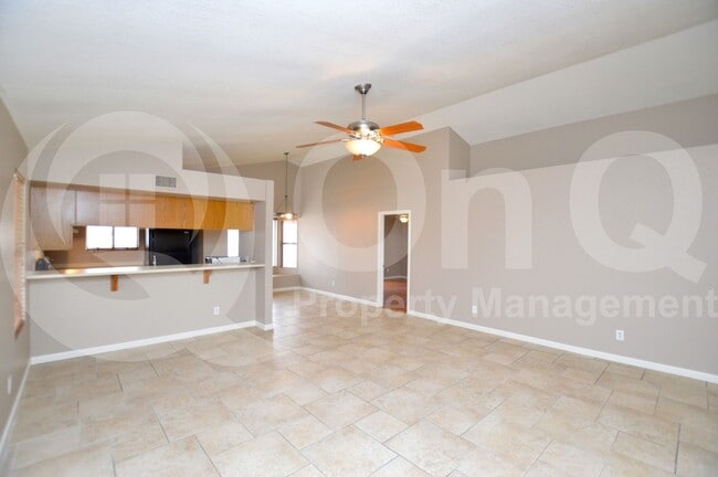 Building Photo - 169 S Criss St
