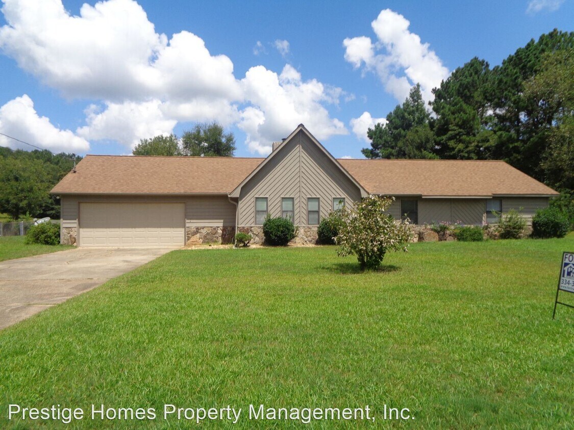 3 br, 2 bath House 307 Lakeside Drive House Rental in Enterprise