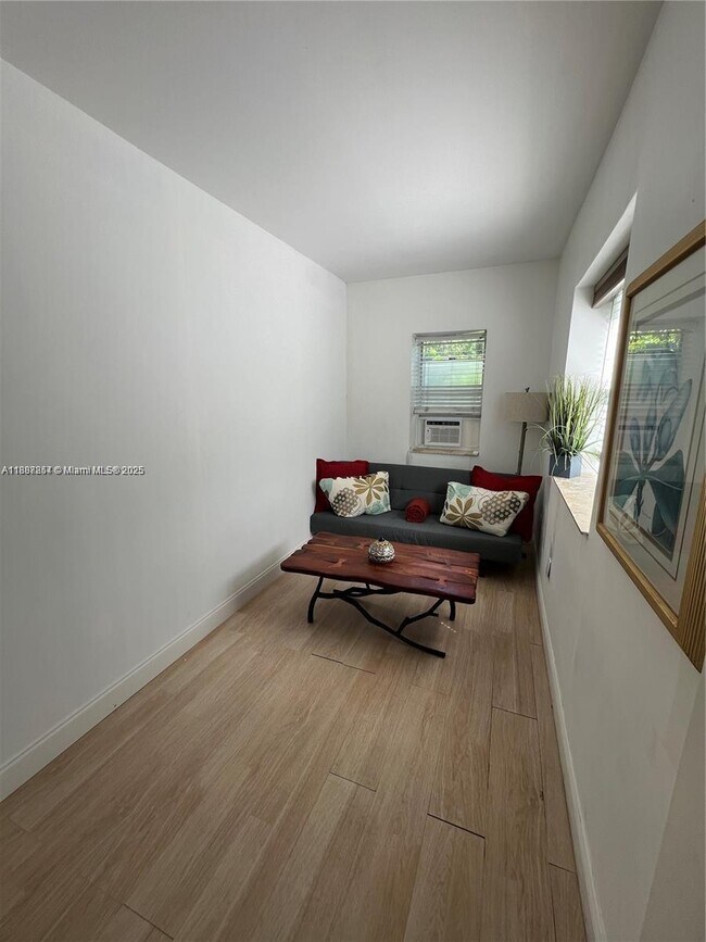 Foto del edificio - 769 NW 10th St