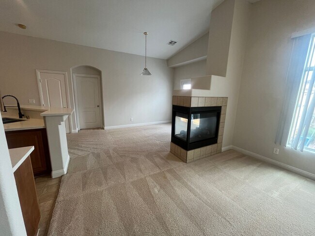 Foto del edificio - 2 story 2 bedroom - 2 bath - 1 car attached garage - 1182 sq feet -  in gated community.