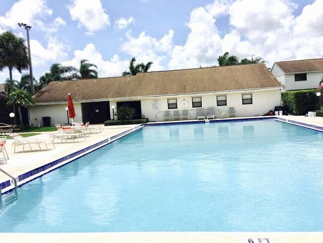 Building Photo - 2303 Seaside Dr