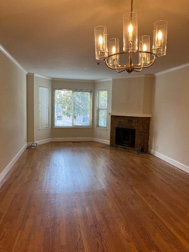 Building Photo - 1289 Dolores St