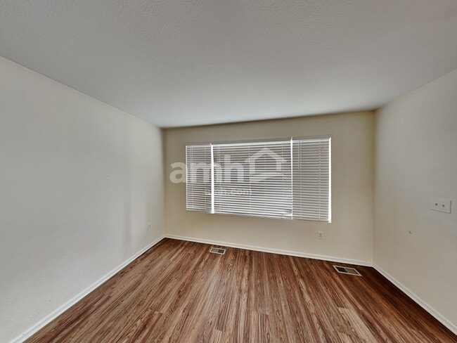 Building Photo - 9752 E 112th Dr