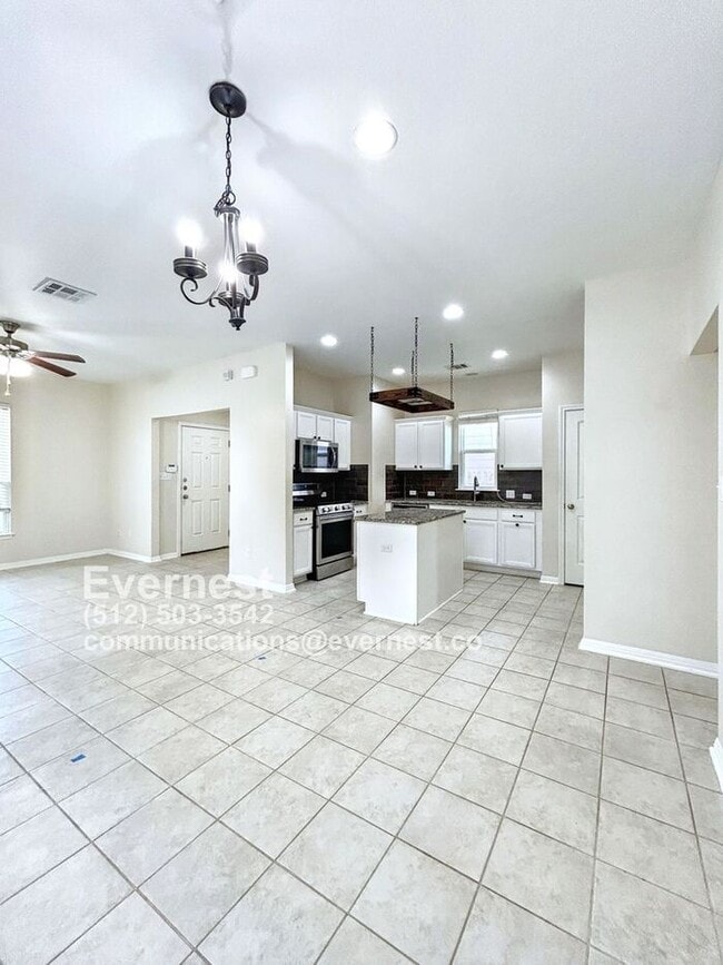 Building Photo - 2-Bedroom, 2-Bathroom Home with Modern App...