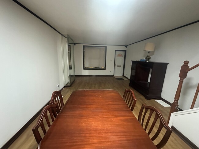 Foto del edificio - 2439 S Iseminger St