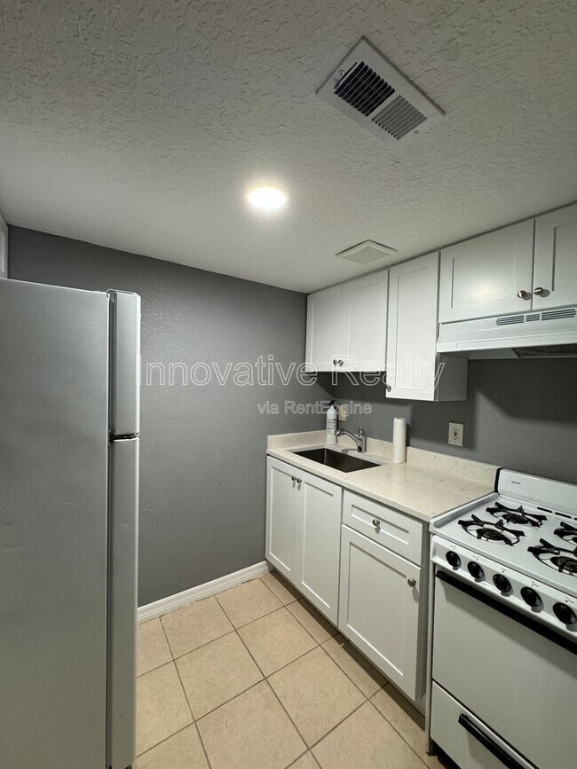 Foto del edificio - 120 Blue Pointe Way