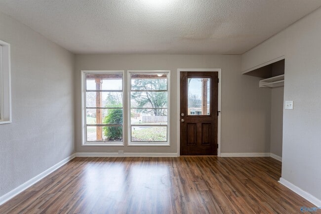 Building Photo - 112 Wilkenson Dr NE