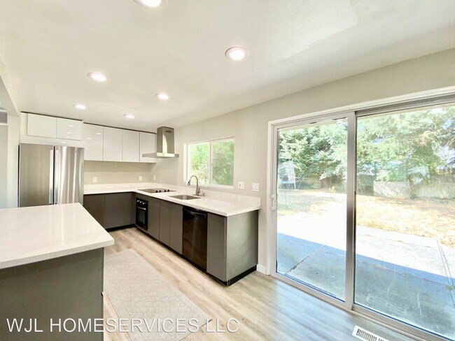 Building Photo - 5 br, 2 bath House - 15834 SE 4th St