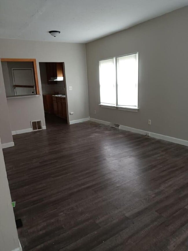 Building Photo - Rehabbed two bedroom Section 8 home