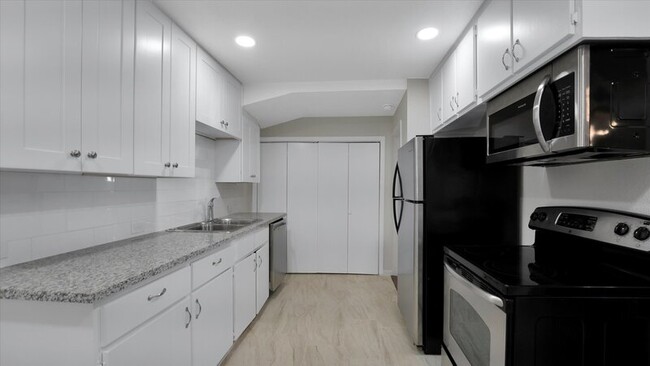 Building Photo - 542 W Thorain Blvd