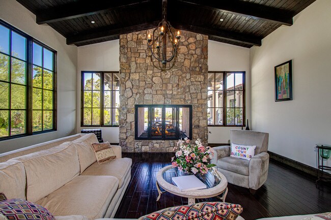Foto del edificio - 6303 N 33rd St